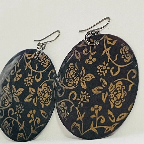 Jewelry - Retro Black & Gold Floral Disc Dangle Earrings Lightweight Metal Statement